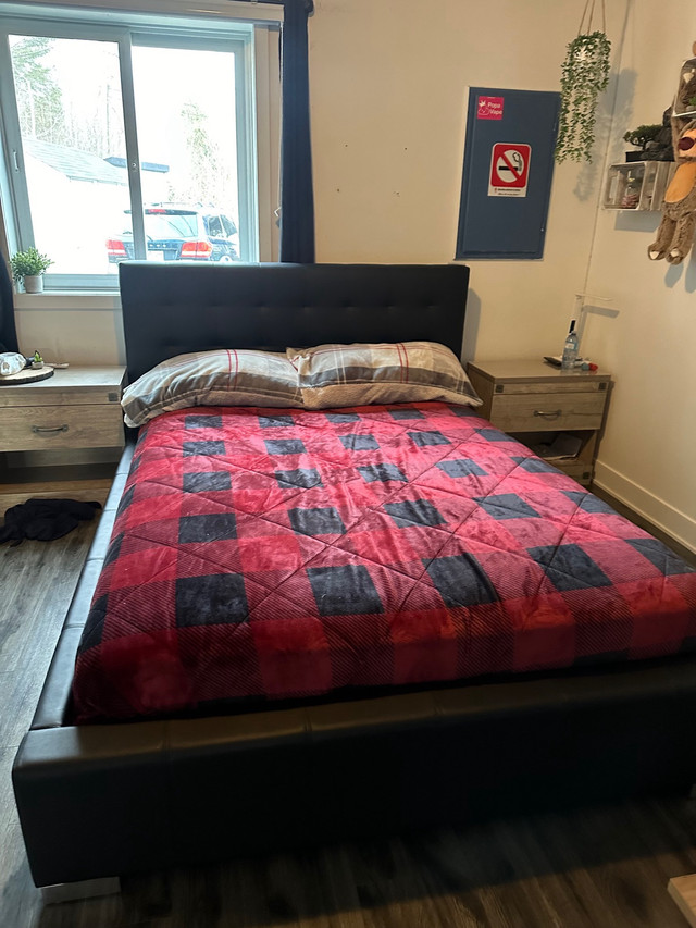 Base de lit queen  dans Lits et matelas  à Laval/Rive Nord - Image 2