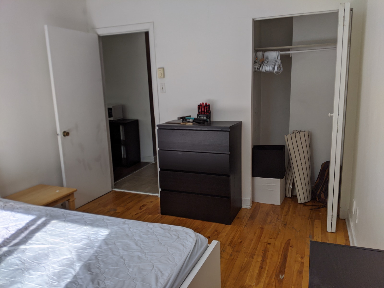 One-bedroom apt near Royalmount, Namur metro, De la Savane metro — photo 3
