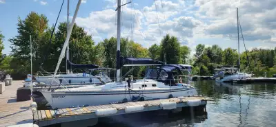OPPORTUNITE UNIQUE A NE PAS MANQUER!! Voilier de croisière de 35 pieds 7 pouces en très bon état et...