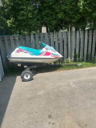 Single watercraft trailer,tows great asking $475 missing fenders Fergus Ontario Also 2x engine cover...
