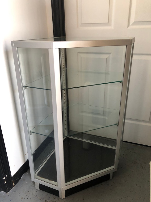 Corner glass display case Hutches & Display Edmonton Kijiji