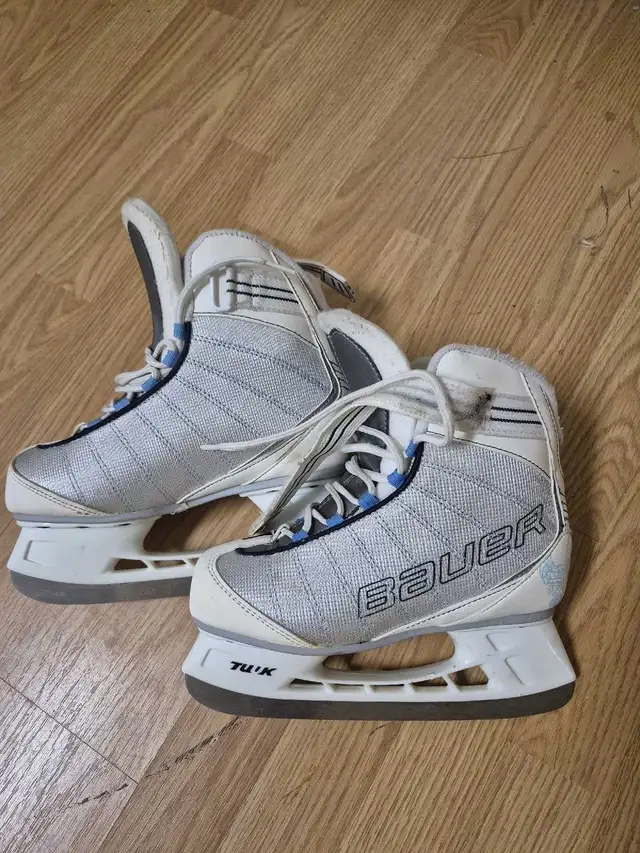 Bauer hockey skates in Skates & Blades in Ottawa - Image 2