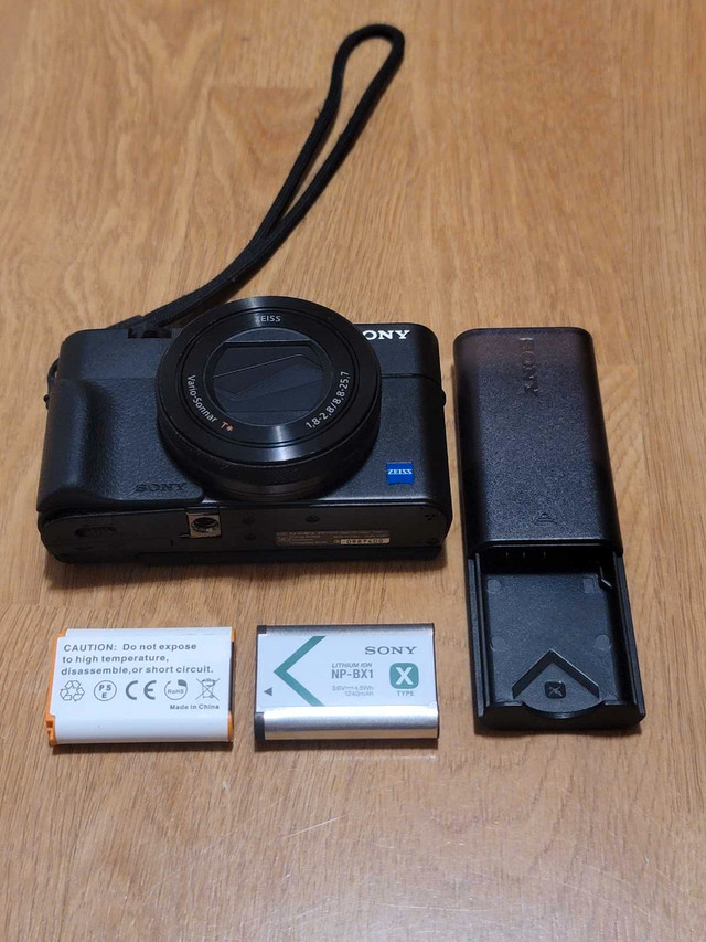 Sony RX 100 Mark VA (V) (w/ free gift) - 20MP, 1" Sensor in Cameras & Camcorders in Hamilton