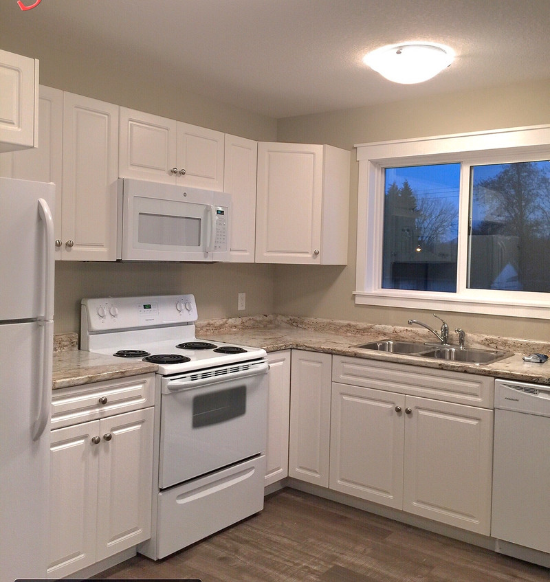 Near VIU house a single room for rent Room Rentals & Roommates