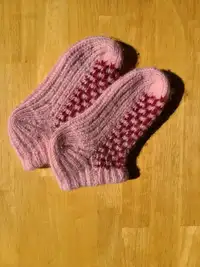 Sweet hand-knit socks slippers