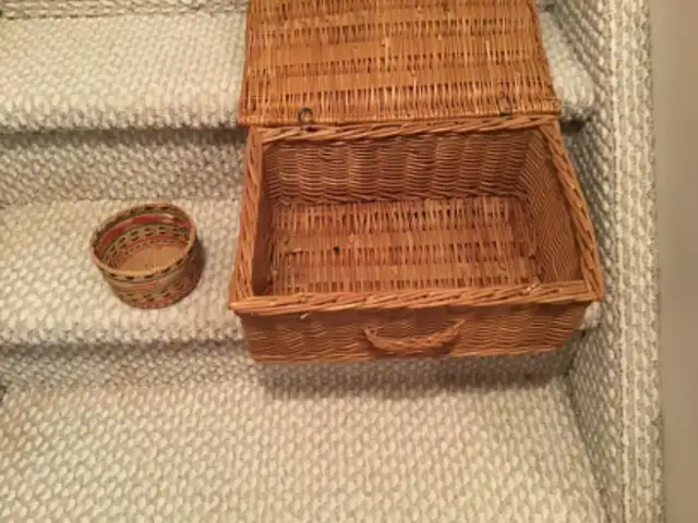 Wicker basket and bowl in Home Décor & Accents in Red Deer - Image 3