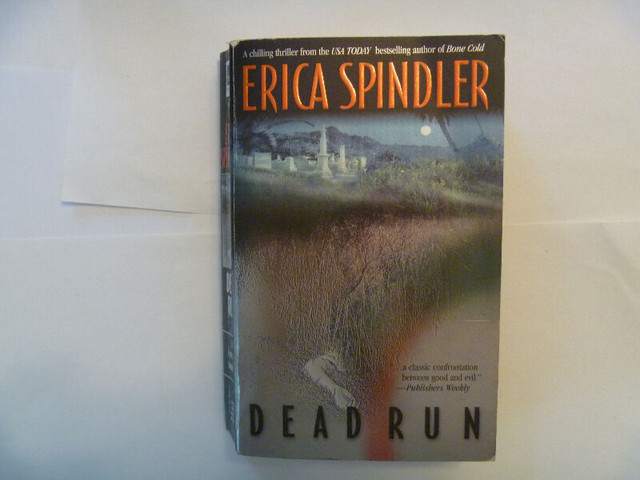 ERICA SPINDLER - Dead Run (Paperback) in Fiction in Winnipeg