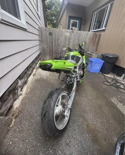 For Sale: 2002 Kawasaki Ninja ZX6R (Stretched) Up for sale is my 2002 Kawasaki Ninja ZX6R, a clean a...