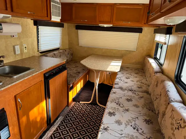 2014 STARCRAFT RB-14 TRAVEL TRAILER in Travel Trailers & Campers in Nanaimo - Image 9