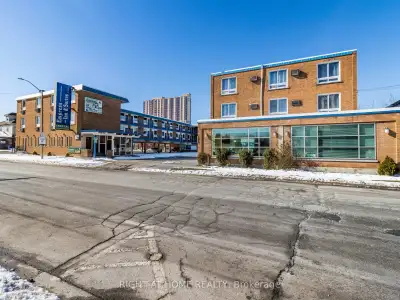 ***Prime Location Concrete Steel Motel with 80 Rooms**2 Decent Living Apartments for Owner/Manager*...