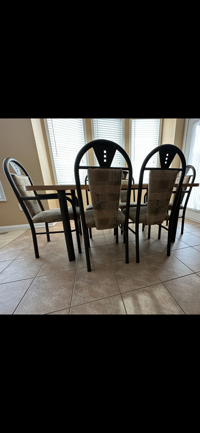 Dining set  in Dining Tables & Sets in Oakville / Halton Region - Image 3