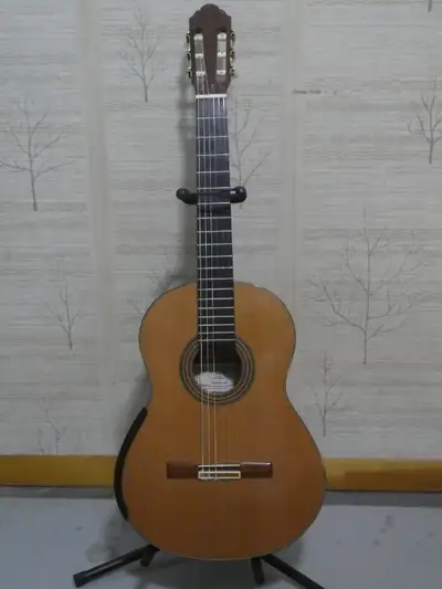 Guitare Classique Du luthier René Wilhelmy De 1987, View more