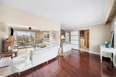 Near Fairview Mall supportive Rooms for Rent, View more