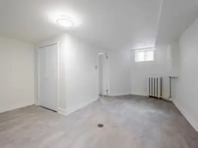 Basement Room with Private Bath Downtown Toronto Bathurst/College You will share the Kitchen with th...