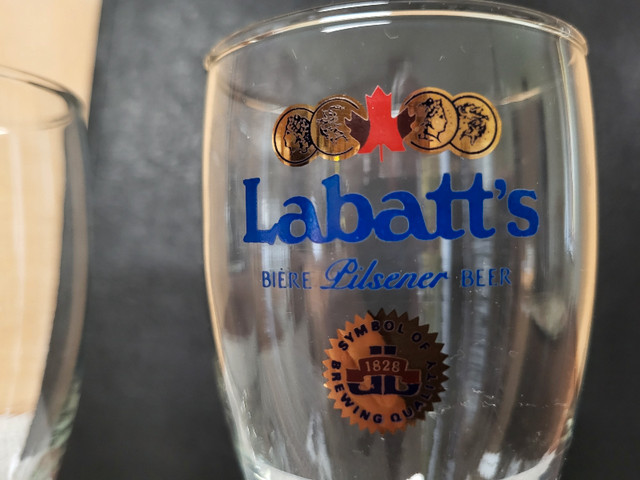 2 vintage Labatts beer glasses , enameled steel ashtray &6 coas  in Arts & Collectibles in Prince Albert - Image 4