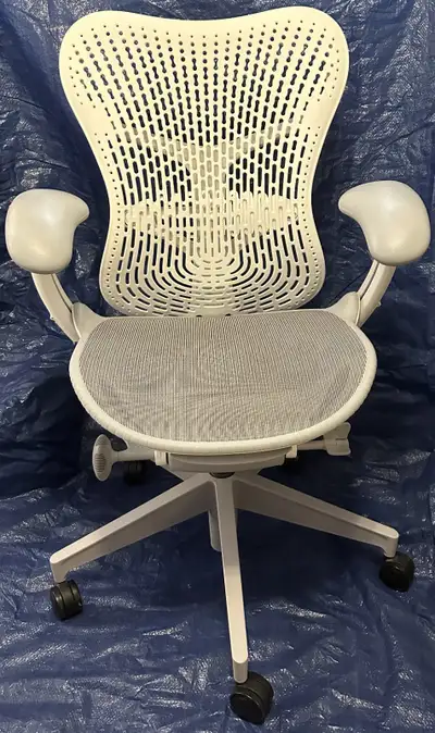 CHAISE ERGONOMIQUE HERMAN MILLER MIRRA II + VÉRIN NEUF, View more
