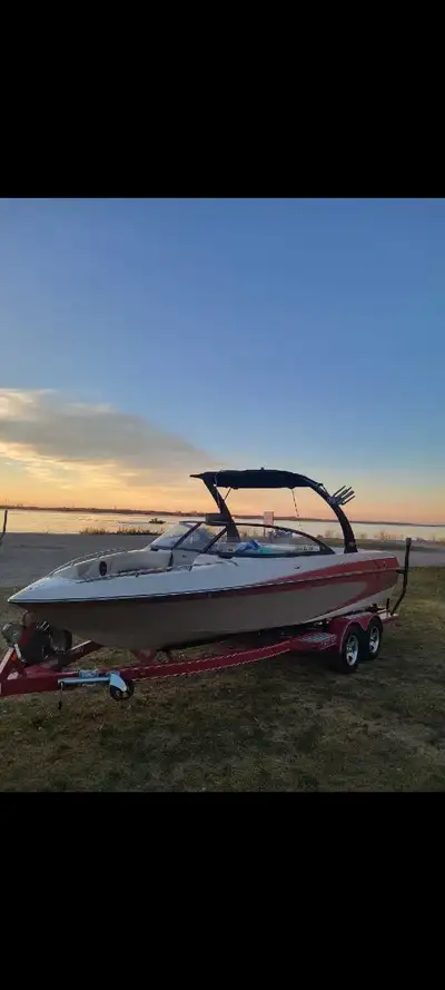 2006 wakesetter Xti 650 hours approximately and in great condition. Interior in mint condition and k...