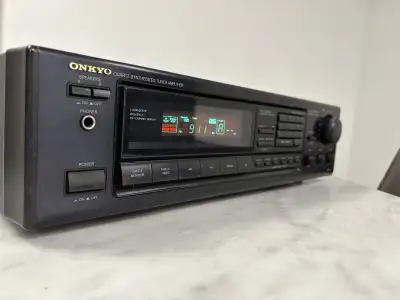 ONKYO TX-900 QUARTZ SYNTHESIZED STEREO TUNER AMPLIFIER in pristine condition sounds great PHONO inpu...