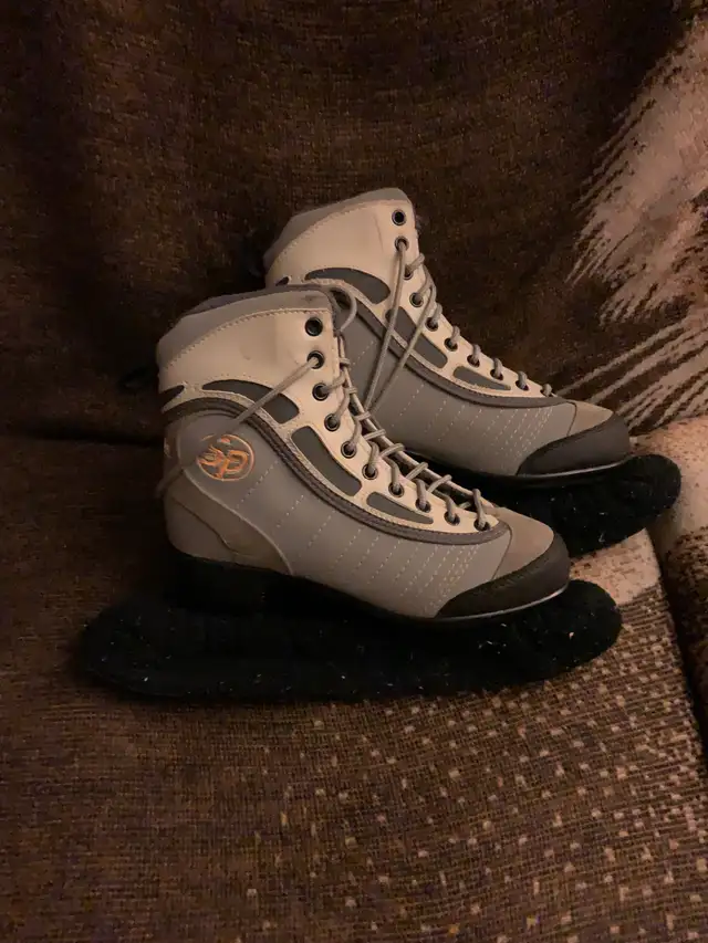 Women’s skates CCM size 6 in Skates & Blades in Ottawa - Image 2