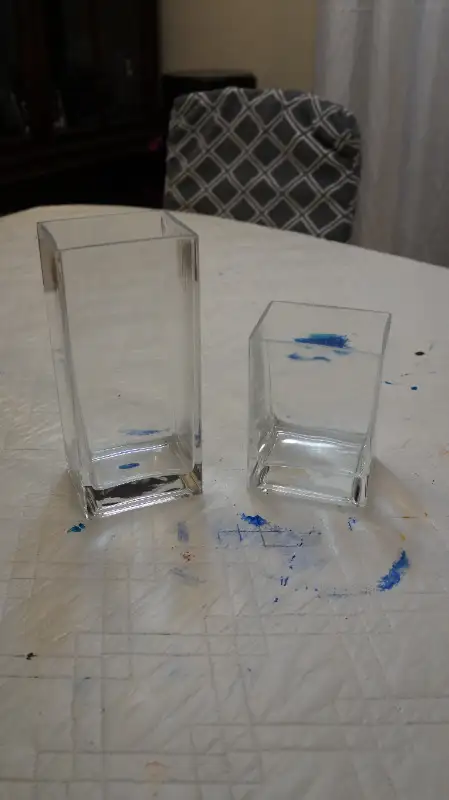 SET OF 2 GLASS VASES in Home Décor & Accents in Norfolk County - Image 2