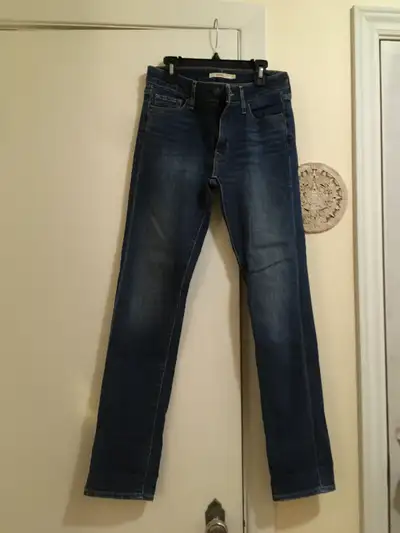jean Levis 712 femme slim taille 26, View more