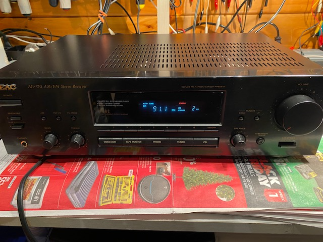 A collection of stereo equipment- Speakers and various equipment in Stereo Systems & Home Theatre in Markham / York Region - Image 8