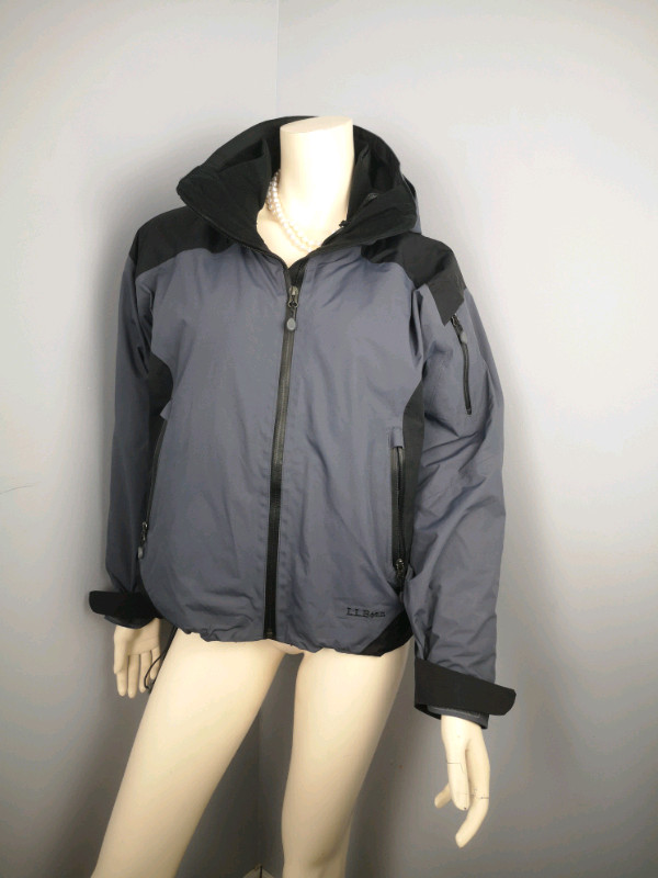 Women's LL bean 3 in 1 winter Jacket Med petite in Women's - Tops & Outerwear in Moncton - Image 4