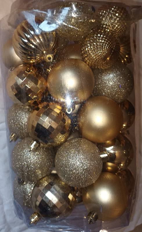 Gold Christmas Tree Ornament Set - 2 Sizes, Several Patterns in Holiday, Event & Seasonal in London - Image 2