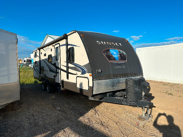 Sunset Trail 27’ in Travel Trailers & Campers in Calgary - Image 4