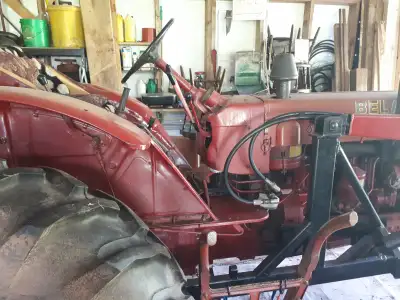 Belarus 500 2wd tractor. Front end loader and rear hydraulic remotes. Good tires. New starter. Power...