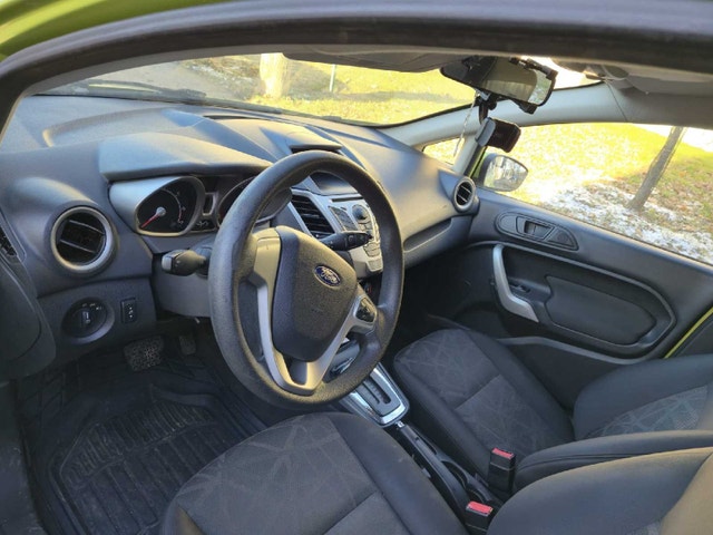 Belle Ford Fiesta 2012 auto 230k AC tt électriques sièges chauff — photo 5