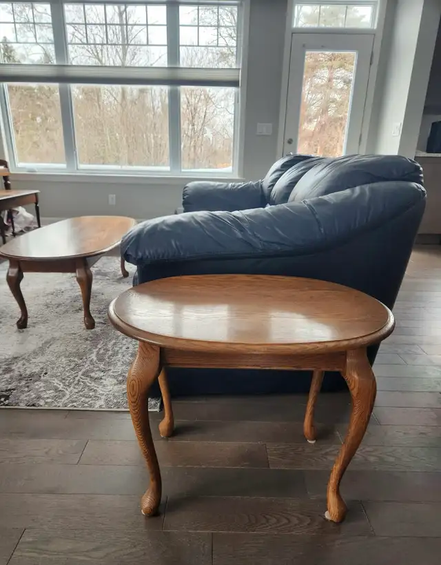 Solid Oak Table Set (coffee + one end table) in Coffee Tables in Ottawa - Image 4