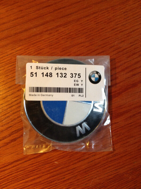BMW Emblem 82mm Roundel Badge for Front Hood & Trunk... dans Pièces de carrosserie  à Ouest de l’Île - Image 3