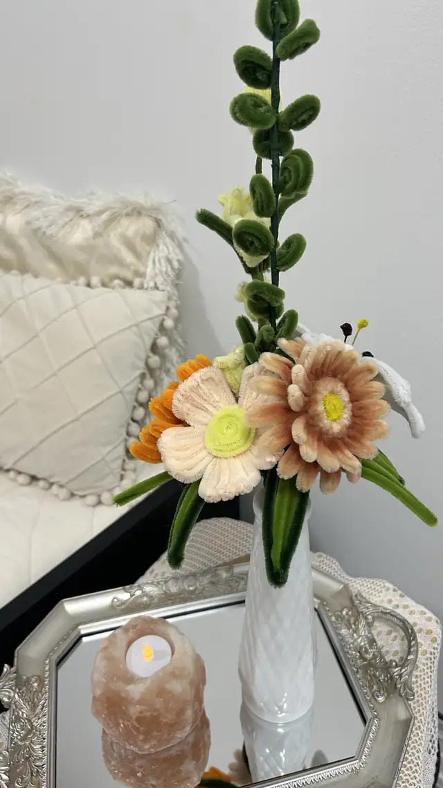 Pipe cleaner flowers64717129890307123