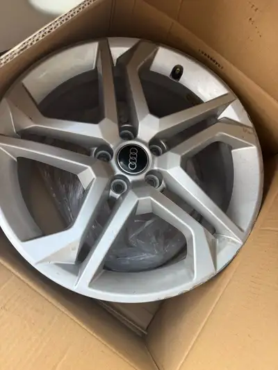 Jantes audi d origine étaient sur Q5 2023 Set de 4 18 pouces