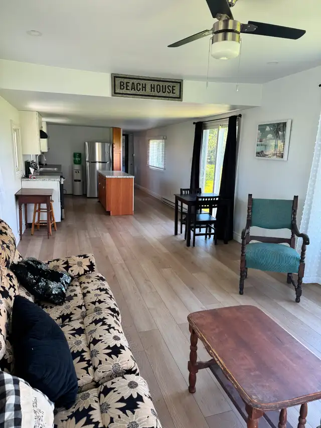 Small private house on Wolfe Island62867602804611124