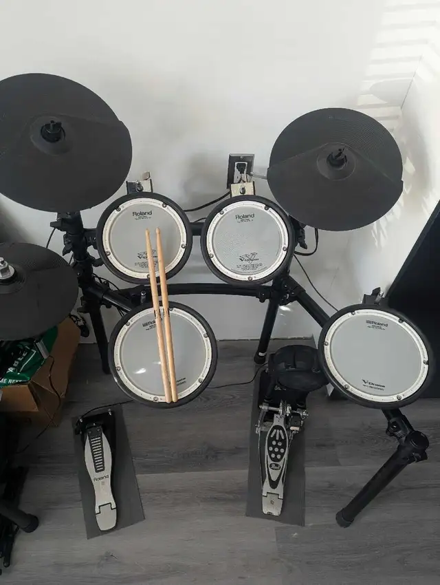 Roland td15 electronic drum set in Drums & Percussion in Calgary - Image 3