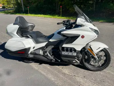 Moto en excellente condition, avec peu de kilométrage (33000 aprox.) Transmission automatique except...