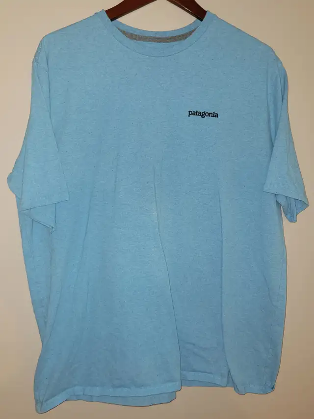 Patagonia fleece vest A-XL / Hoodie A-M / shirt A-XL in Arts & Collectibles in Red Deer - Image 5