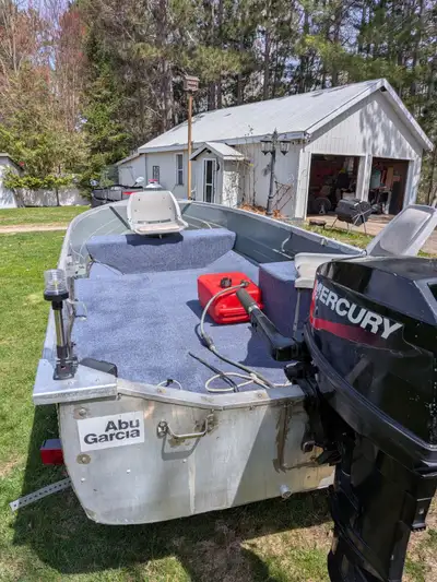 This is a 14 ft mirrocraft wide and deep boat.Has a 2005 25 HP electric start mercury. Trailer inclu...