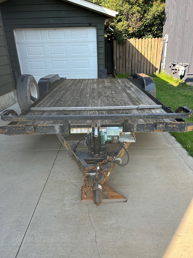 BIG TEX 16 FT CAR HAULER TRAILER Cargo & Utility Trailers Red Deer