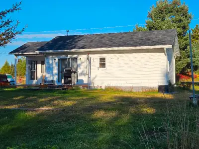 Petite maison pour s'évader, à 10 min du lac Lois et du lac Chavigny, adjacent à une piste cyclable,...