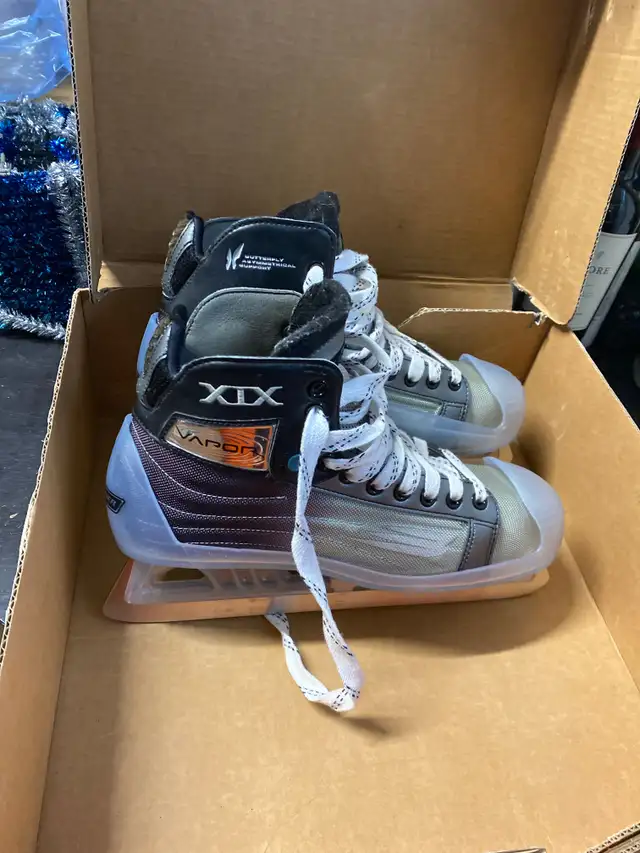 NBH Vapor XIX goal skate sr. Size 8.5 womens with D in Skates & Blades in Oakville / Halton Region - Image 4