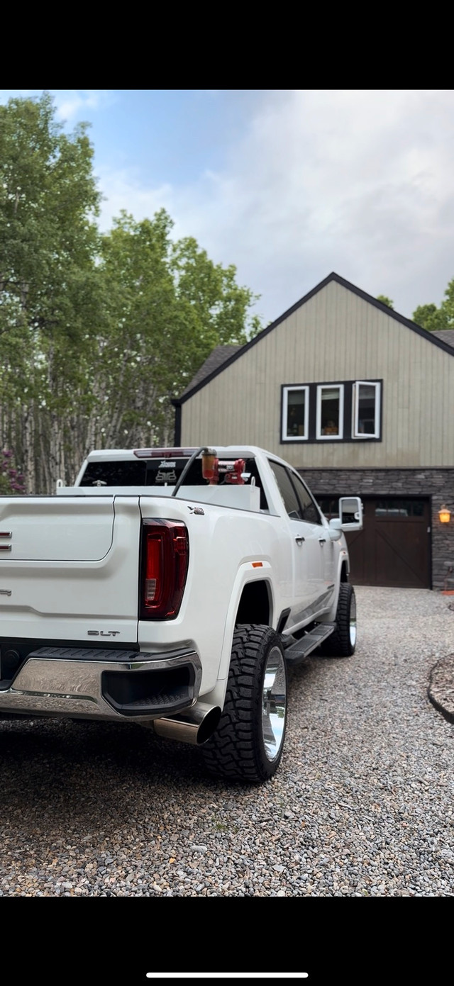 2022 GMC 2500HD SLT in Cars & Trucks in Calgary - Image 3