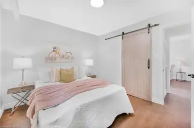 Room for Rent – Female Only | $900 All Inclusive | Near UofG