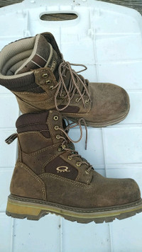 Women's work boots, size 9W, pick up or meet