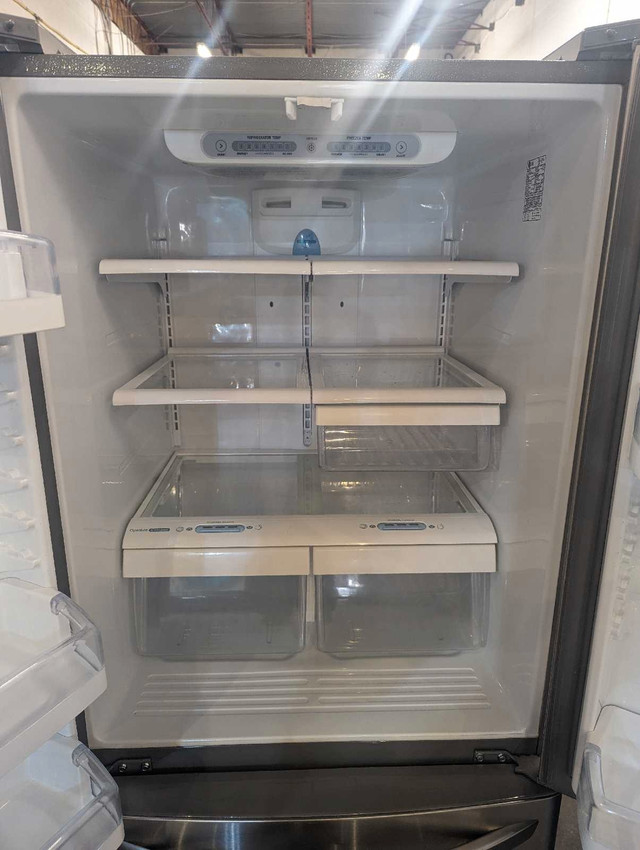 Lg 30" French door refrigerator  in Refrigerators in Cambridge - Image 3