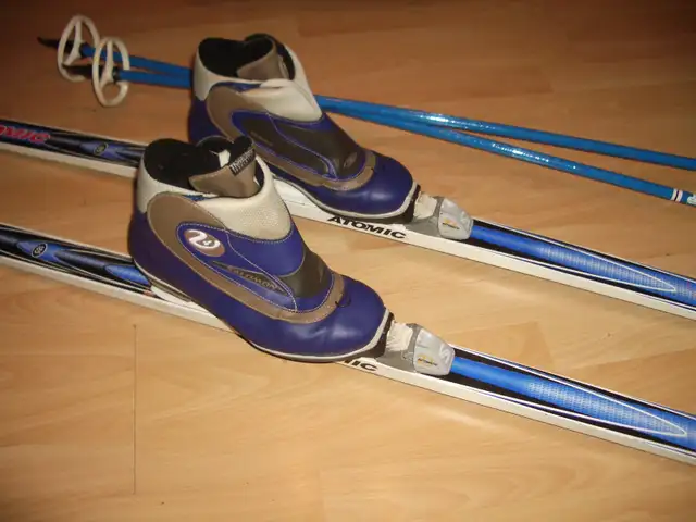 KIT ski de fond  ATOMIC  _ 185 cm + bottes 7-8 US + poles in Ski in City of Montréal - Image 5