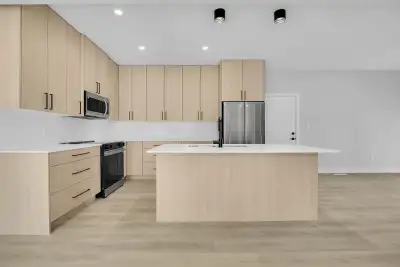 LUXURY 4 BEDROOM 4.5 BATH FANSHAWE COLLEGE STUDENTS, View more
