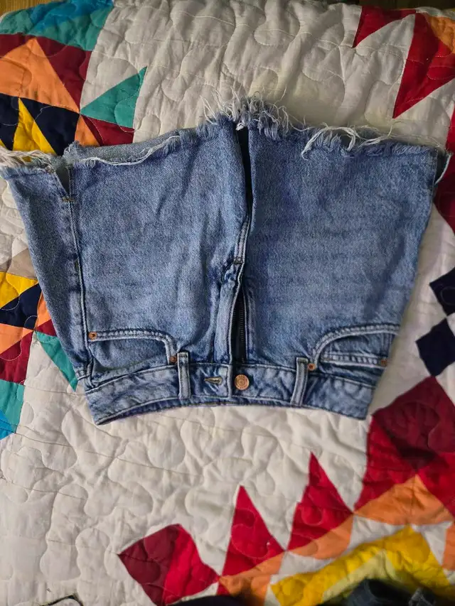 Levi and garage shorts in Women's - Bottoms in Ottawa - Image 5